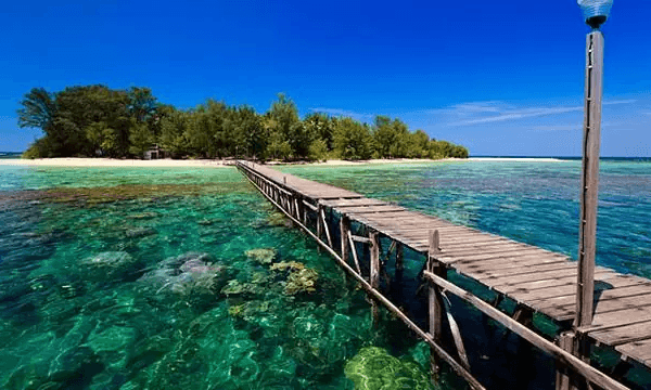 wisata bahari pantai anora karimun jawa 1